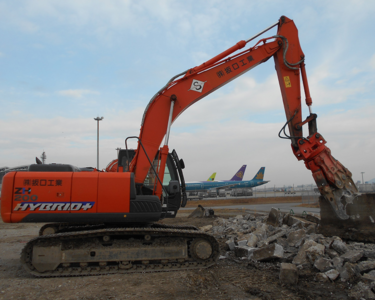 空港の地中埋設物撤去工事の写真2
